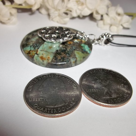 Celtic Knot Necklace with Green Gemstone NWT 5315 - Picture 3 of 8